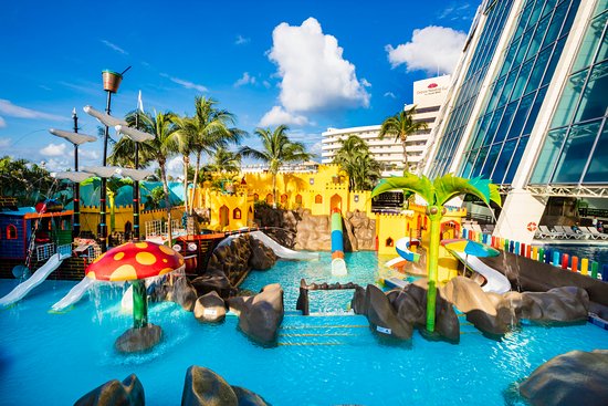 Crown Paradise Club Cancun - hotels for kids cancun