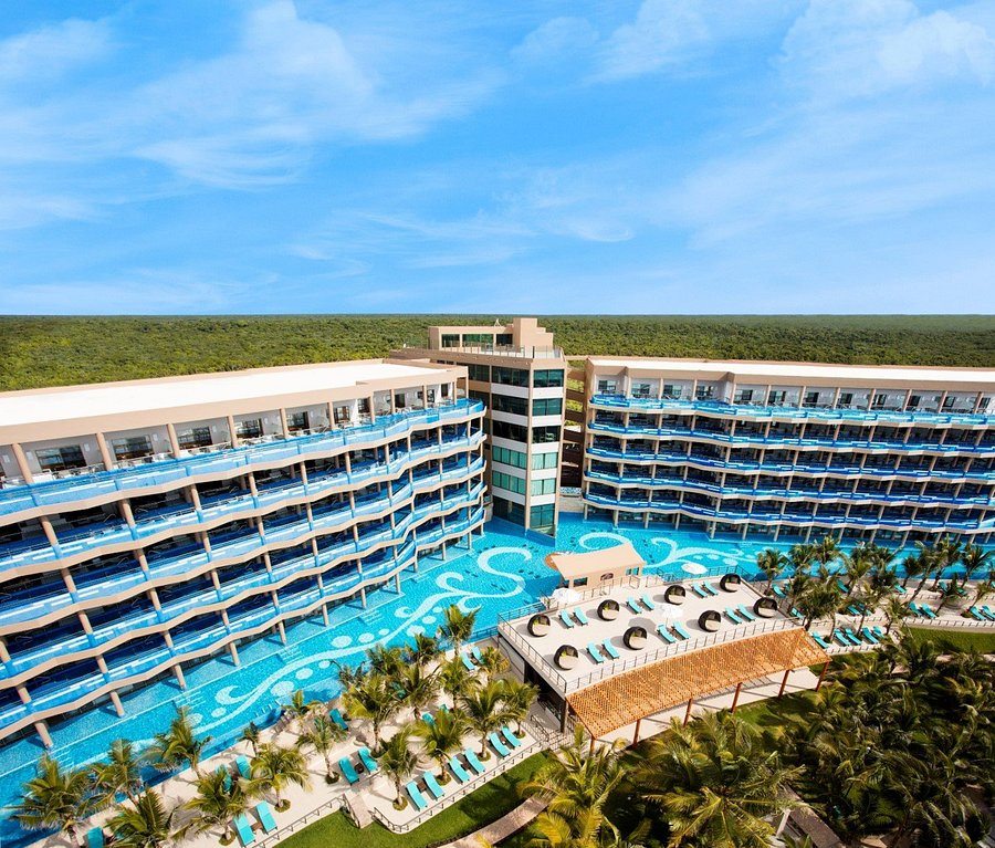 How Far Is El Dorado Seaside Suites from Cancun Airport