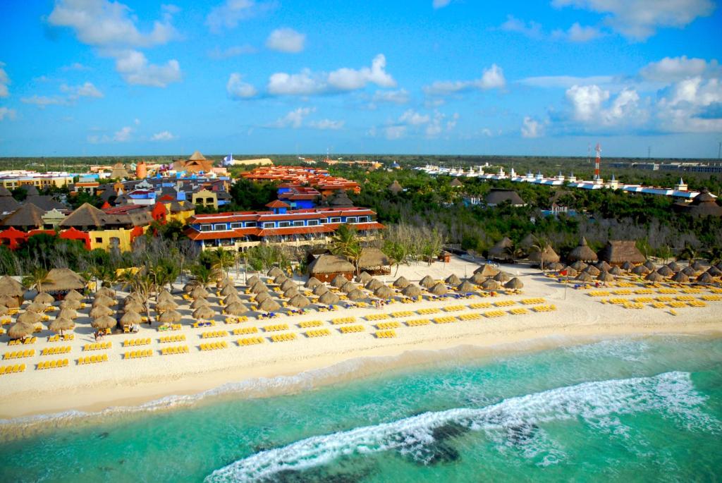 How Far Is Iberostar Paraiso del Mar from Cancun Airport